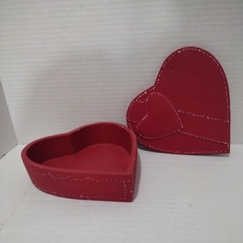 Ceramic Heart Shaped Trinket Box Jewlery Keys Storage